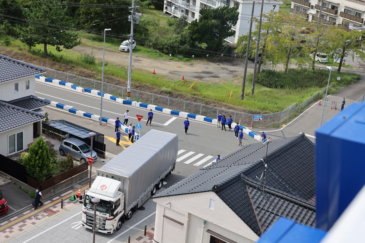 写真：A1市街地グランプリGOTSU2020のコース撤去を行う地元ボランティア