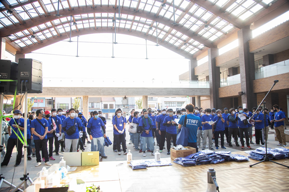 写真：当日の朝にぱれっとごうつ広場に集合するA1市街地グランプリGOTSU2020設営・撤去ボランティア